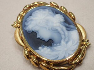 函館のアルタマート五稜郭店で買取した金 ブローチ カメオ