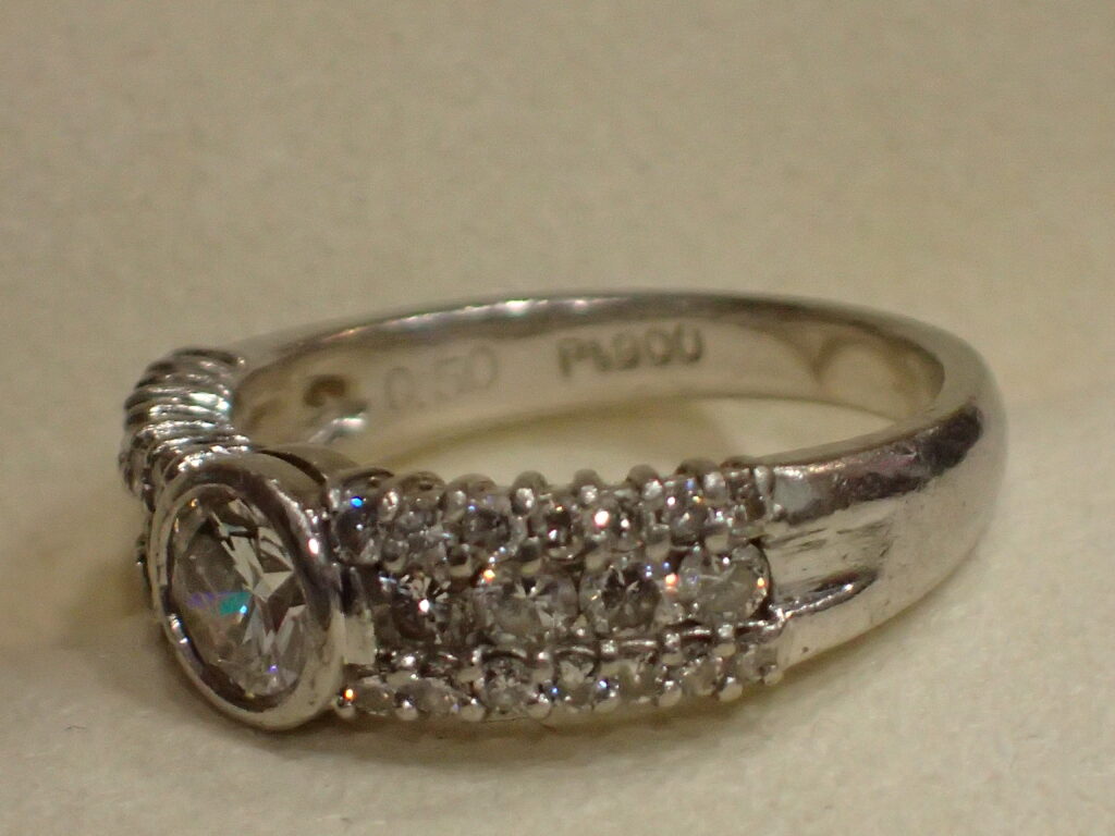 函館 買取 高い 貴金属 プラチナ900 ダイヤモンド0.50ct ハーフエタニティリング
