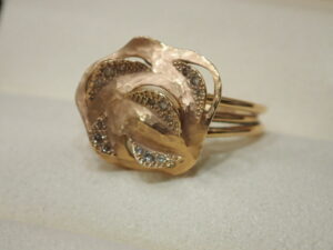 函館のアルタマート五稜郭店で買取したダイヤモンド リング 750 K18 ITALY バラモチーフ ダイヤリング