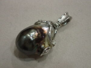 函館のアルタマート五稜郭店で買取した真珠 ペンダント Pt900 バロック 黒蝶真珠 ペンダントトップ