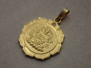 函館のアルタマート五稜郭店で買取した金ペンダント K18 千種観音菩薩 蓮の花モチーフ ペンダントトップ